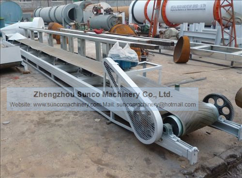 Belt conveyor for conveying dry chicken manure