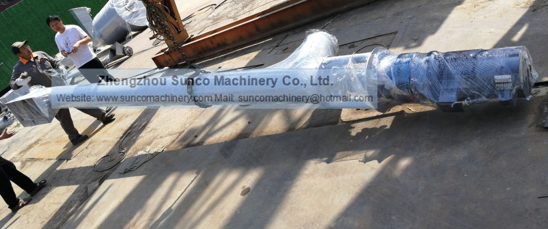 Inlet screw conveyor for chicken manure dryer